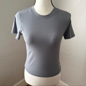 Vuori Pose Fitted Baby Tee in Mallorca / Grey Medium